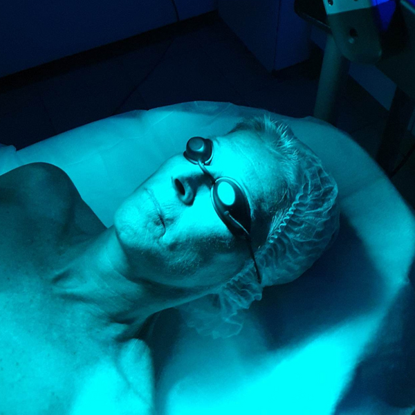 8 LED Light Therapy Facials + 2 Free Peels