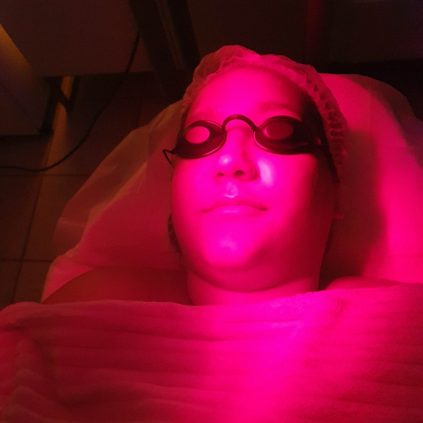 8 LED Light Therapy Facials + 2 Free Peels